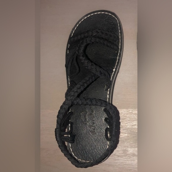 BLACK open toe flats size 6 - Picture 2 of 3